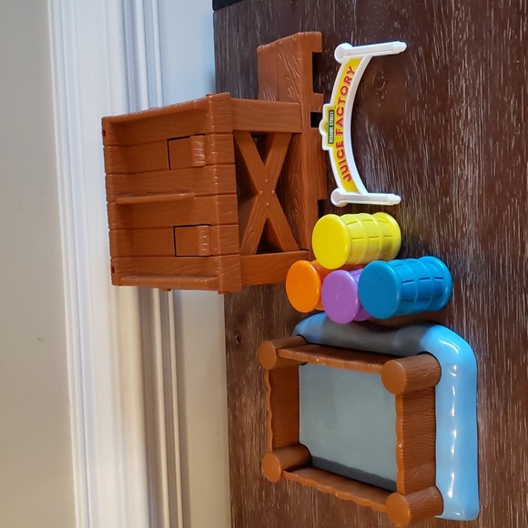 TYCO Sesame Street Elmo’s Radio Controlled Railroad Replacement Juice Factory - Picture 5 of 7